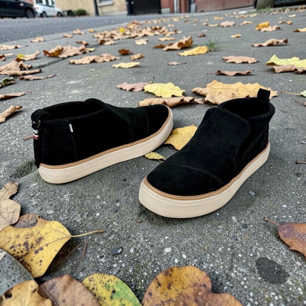 TOMS Women's 10 Black Suede Leather Slip On Shoes Water Resistant 10012401